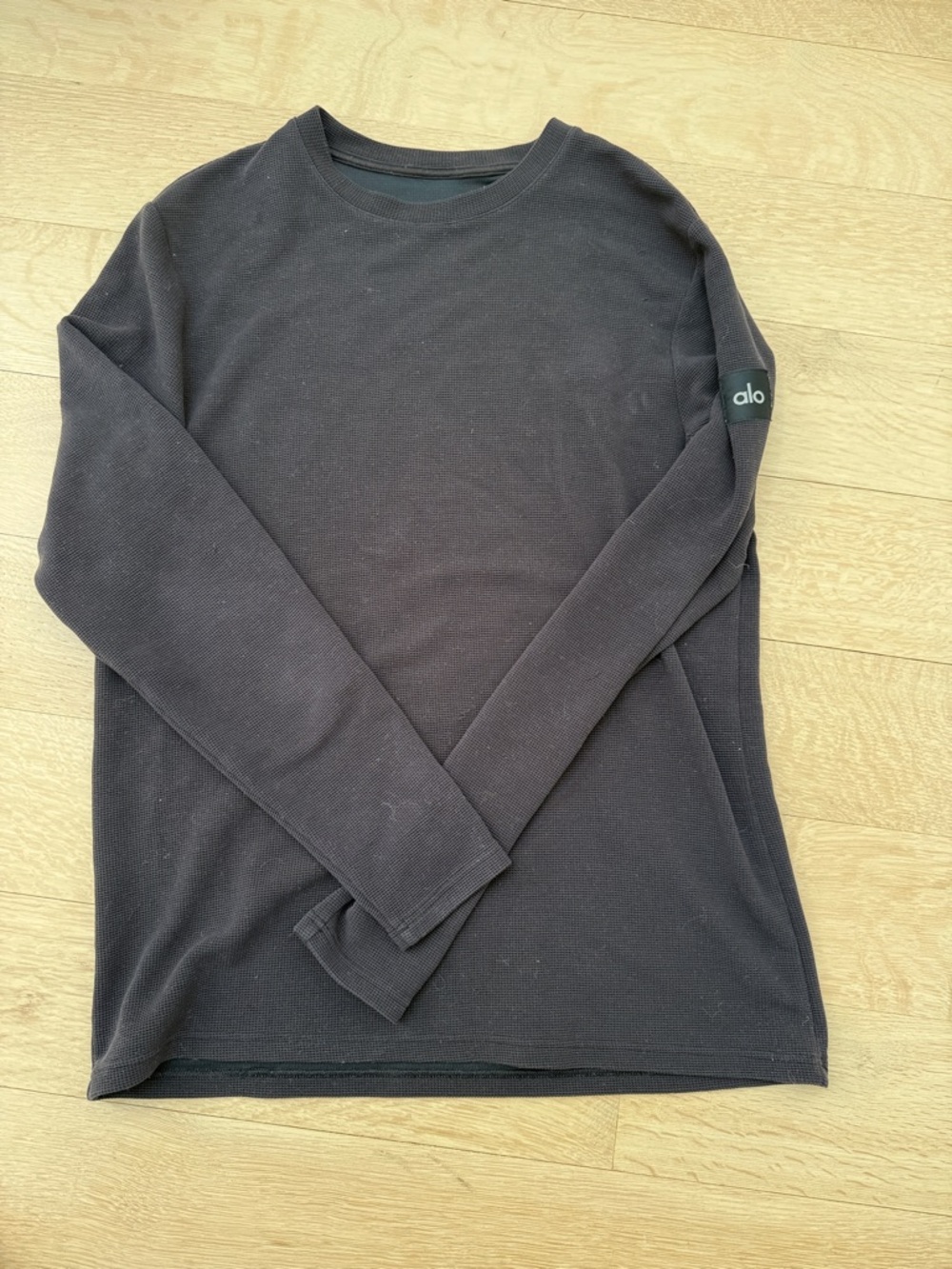 ALO Yoga Men’s Black Long Sleeve Crewneck Top
